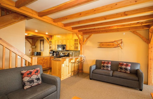 Big White Ski Resort House | 3BR 3 Bath townhouse-private hot tub, ski in skiout