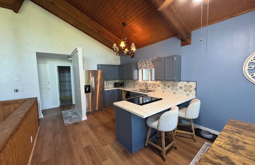 Salina House | 3br/3bth Colorado home next to Indian Rock with fishing hiking & biking