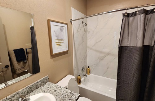 Bammel Apartment | 3BR Apt-Pet-Parking-Wi-Fi