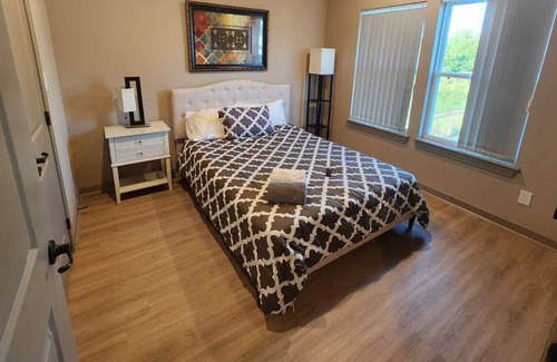 Bammel Apartment | 3BR Apt-Pet-Parking-Wi-Fi