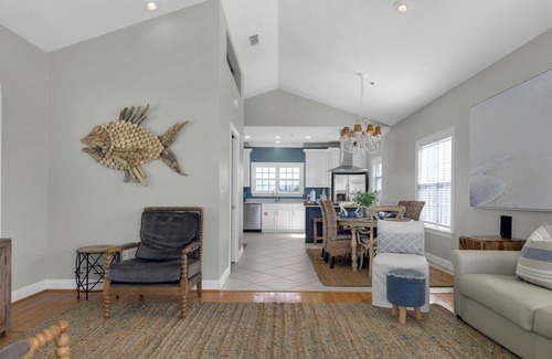 Lullwater Beach House | 3BR Beachside Fun near Pier Park & Sand + Free tix: Dolphin Cruise & More!