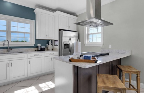 Lullwater Beach House | 3BR Beachside Fun near Pier Park & Sand + Free tix: Dolphin Cruise & More!