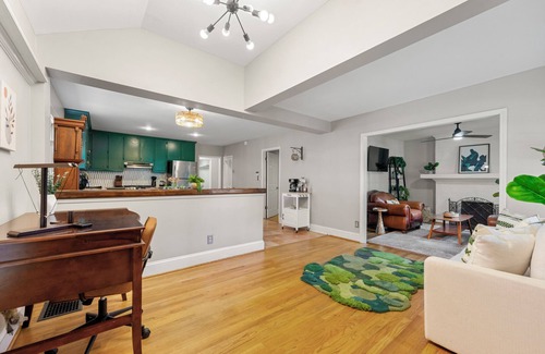 Oakhurst House | 3BR Bungalow by Oakhurst - Decatur