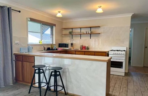 Slacks Creek House | 3BR Cottage Home w/Ample Parking