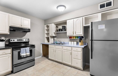 Gladstone House | 3BR Home|Mins from MCI & DT KC| Parking+WiFi