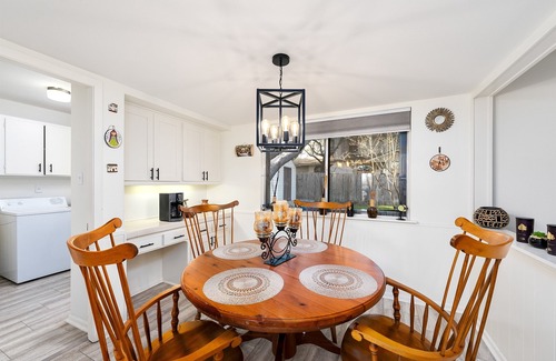 Vance Jackson House | 3BR Home w/private backyard & BBQ grill, sleeps 8