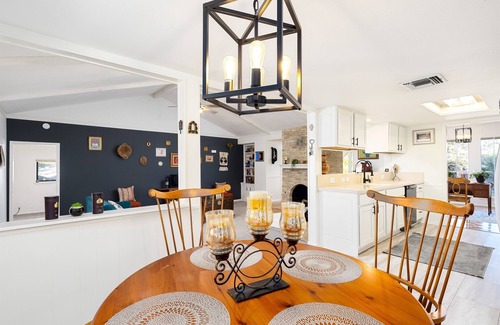 Vance Jackson House | 3BR Home w/private backyard & BBQ grill, sleeps 8