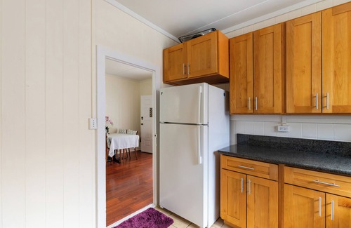 Waikiki House | 3BR House Walk to the Beach&Malls FREE Parking!