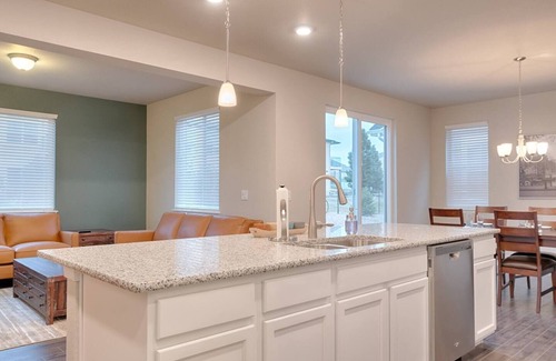 Rockrimmon House | 3BR Mtn Viewsluxury Townhomecentral Locationac