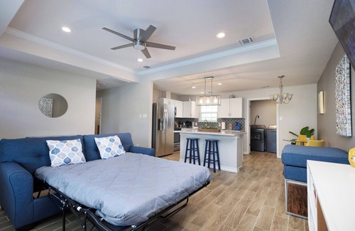 West San Antonio House | 3BR Near Lackland AFB Military & ALE Stays W/D