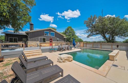 Fredericksburg House | 3BR Oasis-Pool-Pickleball-Dog Friendly
