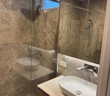 Coorparoo Apartment | 3BR Penthouse PVT Hot Tub