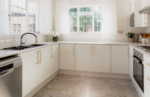 Harare House | 3BR Vacation Home Amidst Lush Garden. Perfect for family.