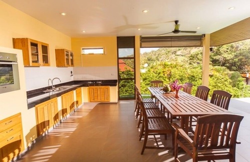 Mae Nam Villa | 3BR Zanzibar Villa-Walk to beach