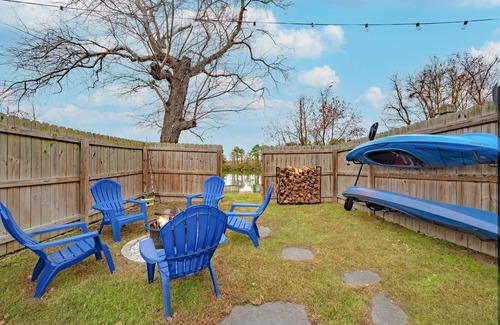 Portsmouth House | 3D Theater plus Dock on Small Lake