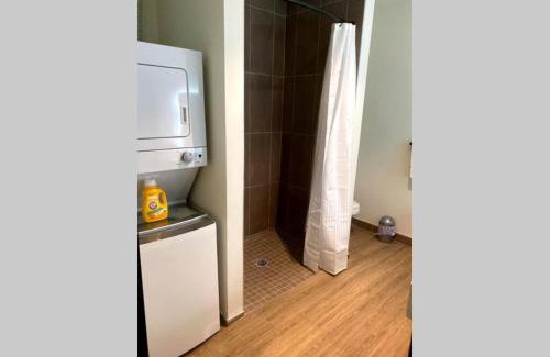 North Oakland Apartment | 3E-Spacious close to PITT/CMU/Carlow, Sleeps 4