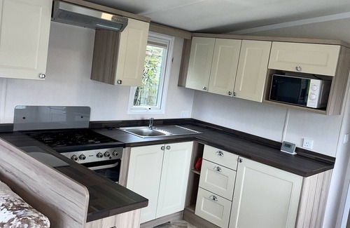 East Drayton Ski Chalet | 3Guest-2bedroom-WiFi-Tv