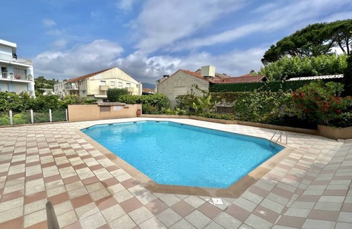 Mandelieu-la-Napoule Beach Apartment | 3P04 Holiday rental T3 la-Napoule in a seafront residence