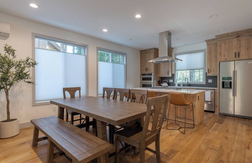 Government Camp Cabin | 3rd night FREE stay before 10/19! new built, modern, cozy feeling