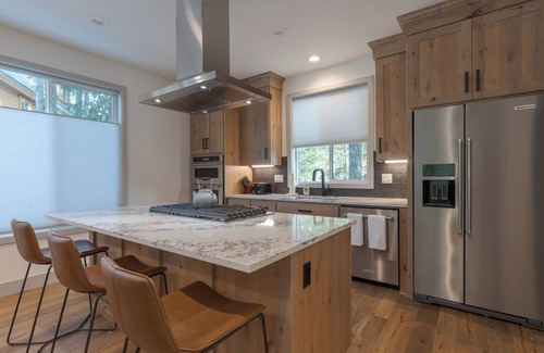 Government Camp Cabin | 3rd night FREE stay before 10/19! new built, modern, cozy feeling