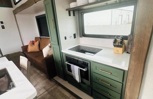 Moab South Valley House | 4,000 sq.ft. Jeep Shop Man Cave with Luxury Trailer