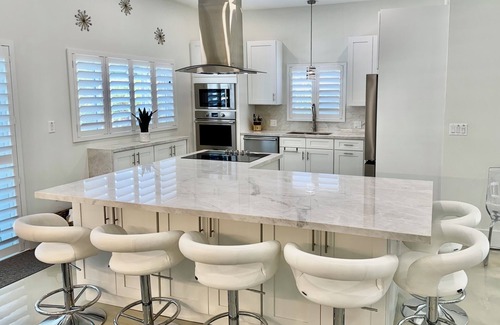 Dania Beach House | 4/3-Heated Pool-Dock-Ping Pong-Kayaks-Luxurious