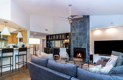 St. Augustine Condo | 4/4 with Luxurious Spa bathroom-screened lanai-golf-pool-hot tub-near beaches