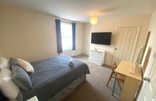 Kettering House | 4-5 Bedroom House For Corporate Stays in Kettering