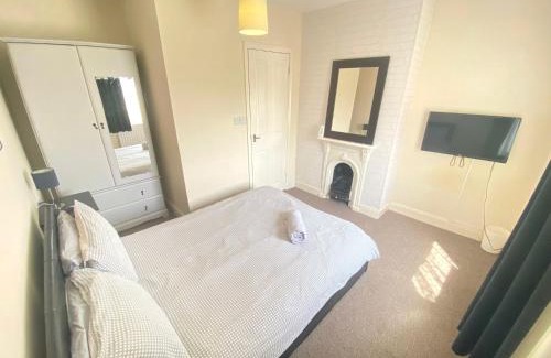 Kettering House | 4-5 Bedroom House For Corporate Stays in Kettering