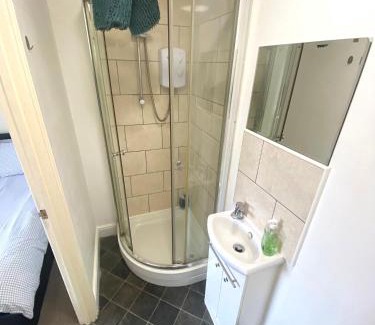 Kettering House | 4-5 Bedroom House For Corporate Stays in Kettering