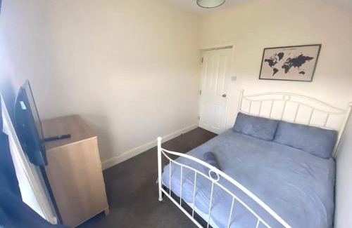 Kettering House | 4-5 Bedroom House For Corporate Stays in Kettering