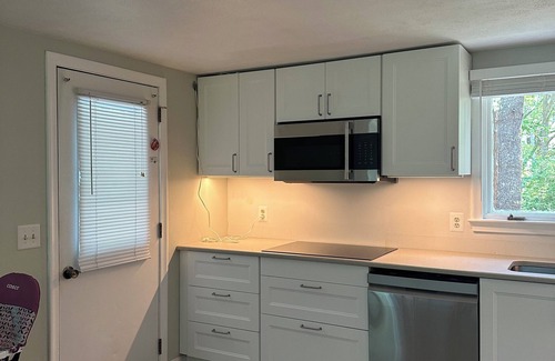 West Falmouth House | 4 bdr, 2 ba in West Falmouth, Old Silver beach, private 0.5 ac backyard