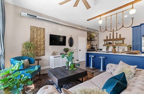 Fifth Ward Condo | 4 bdrm Condotel w/Garage in Walker's Point