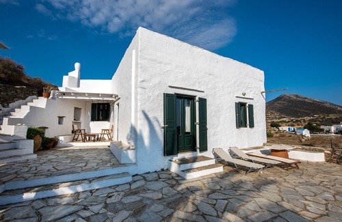 Platis Gialos House | 4 bdrm Villa Vrissi Sifnos w/amazing views