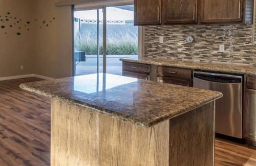 Tempe House | 4 bed 2 bath with pool and gym all private