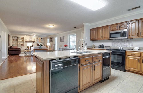 Olive Branch House | 4 bed 3 1/2 bath Home Upscale Neighborhood