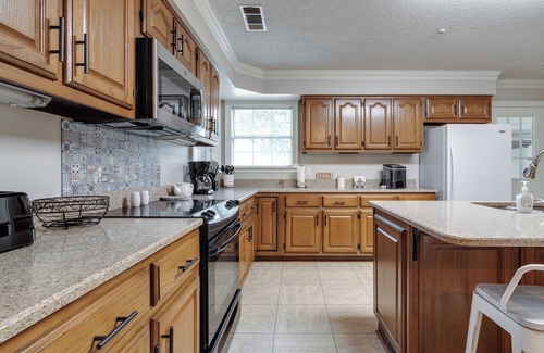 Olive Branch House | 4 bed 3 1/2 bath Home Upscale Neighborhood