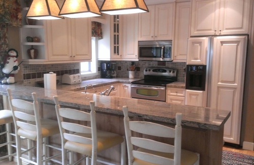 Vail Condo | 4 bed 4 bath, Large Deck Heart of Village 2 minutes to lifts Fireplace, Parking