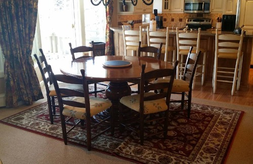 Vail Condo | 4 bed 4 bath, Large Deck Heart of Village 2 minutes to lifts Fireplace, Parking