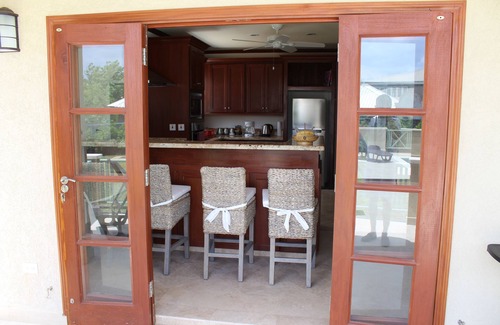 Gibbs Bay Villa | 4 Bed Colonial Style Villa with pool in private setting, short walk to 2 beaches