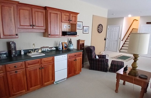 Seneca House | 4-bed,elevator, lakefront home, hottub, billards, fitness room, bidet, hill tram