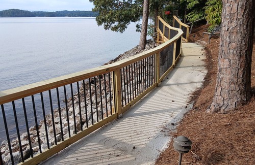 Seneca House | 4-bed,elevator, lakefront home, hottub, billards, fitness room, bidet, hill tram