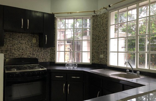 Nindiri House | 4 Bed House-Sleeps 8-Pet Friendly-Private Garden