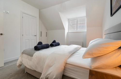 Coulsdon West House | 4-Bed in Coulsdon 20 min London, 20 min Gatwick