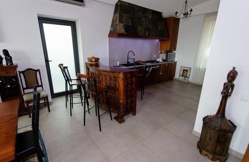 Yerevan Villa | 4 Bed Villa Estate Sleeps 7 - Pool, Garden, Sauna