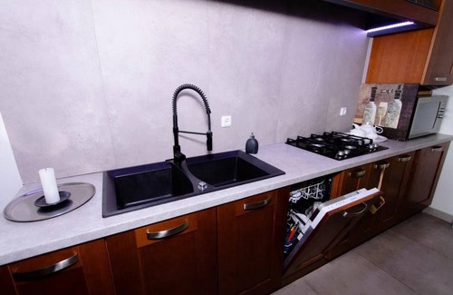 Yerevan Villa | 4 Bed Villa Estate Sleeps 7 - Pool, Garden, Sauna