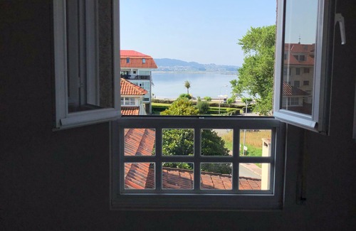 O Grove House | 4 bedroom duplex with pool and paddle on La Toja Island.