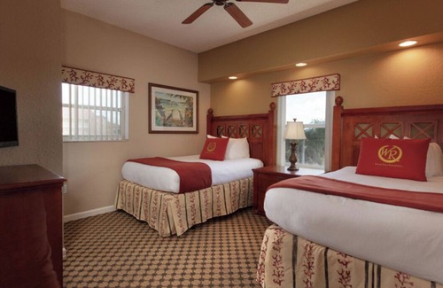 Crestwynd Bay Condo | 4 Bedroom/4 Bath Deluxe Villa - Sleeps 16 - Minutes from Disney