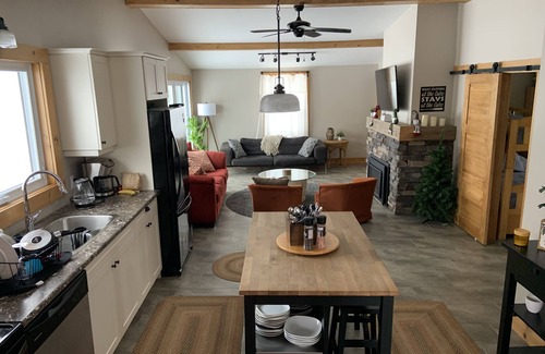 Dashwood Cottage | 4 bedroom, 4 season lakefront near Grand Bend (Lake Huron) with firepit & kayaks