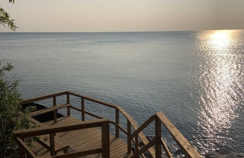 Dashwood Cottage | 4 bedroom, 4 season lakefront near Grand Bend (Lake Huron) with firepit & kayaks